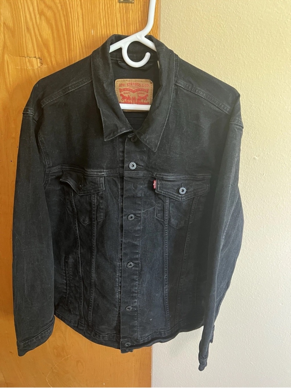Levi’s Men’s Trucker Jacket XXL Black Denim 72334-0233 Faded Distressed Stretch